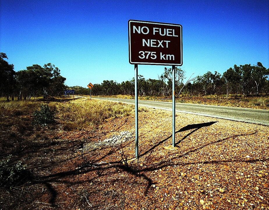 Lynn-SmithCC-by-20Tablelands-Highway-fuel-sign