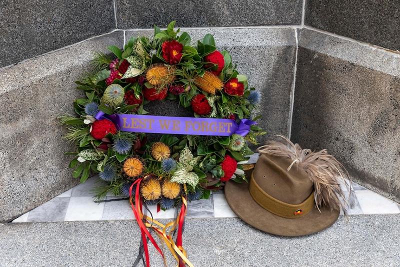 Supplied-Ken-ZulumovskiWreath-laid-Coloured-Diggers-First-Nations-veterans800pxw