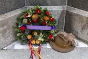 Supplied-Ken-ZulumovskiWreath-laid-Coloured-Diggers-First-Nations-veterans800pxw