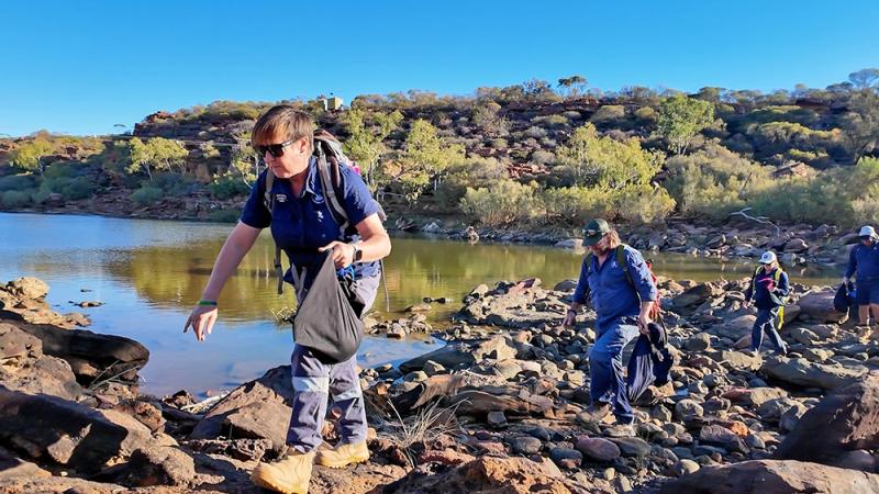 Alex-GoreDBCACarrying-wallabies-into-Kalbarri-gorge1000pxw